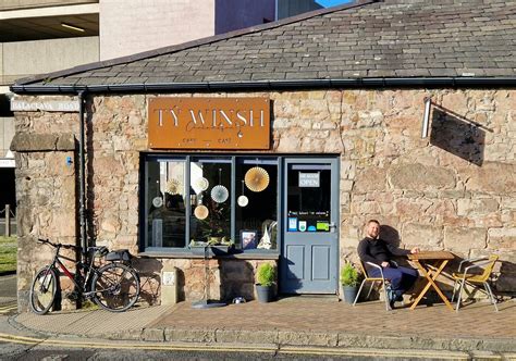 Great new place to eat in Caernarfon .